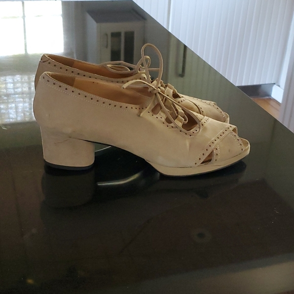 Sasha too beige suede lace up shoes sz 7 1/2 - Picture 5 of 5